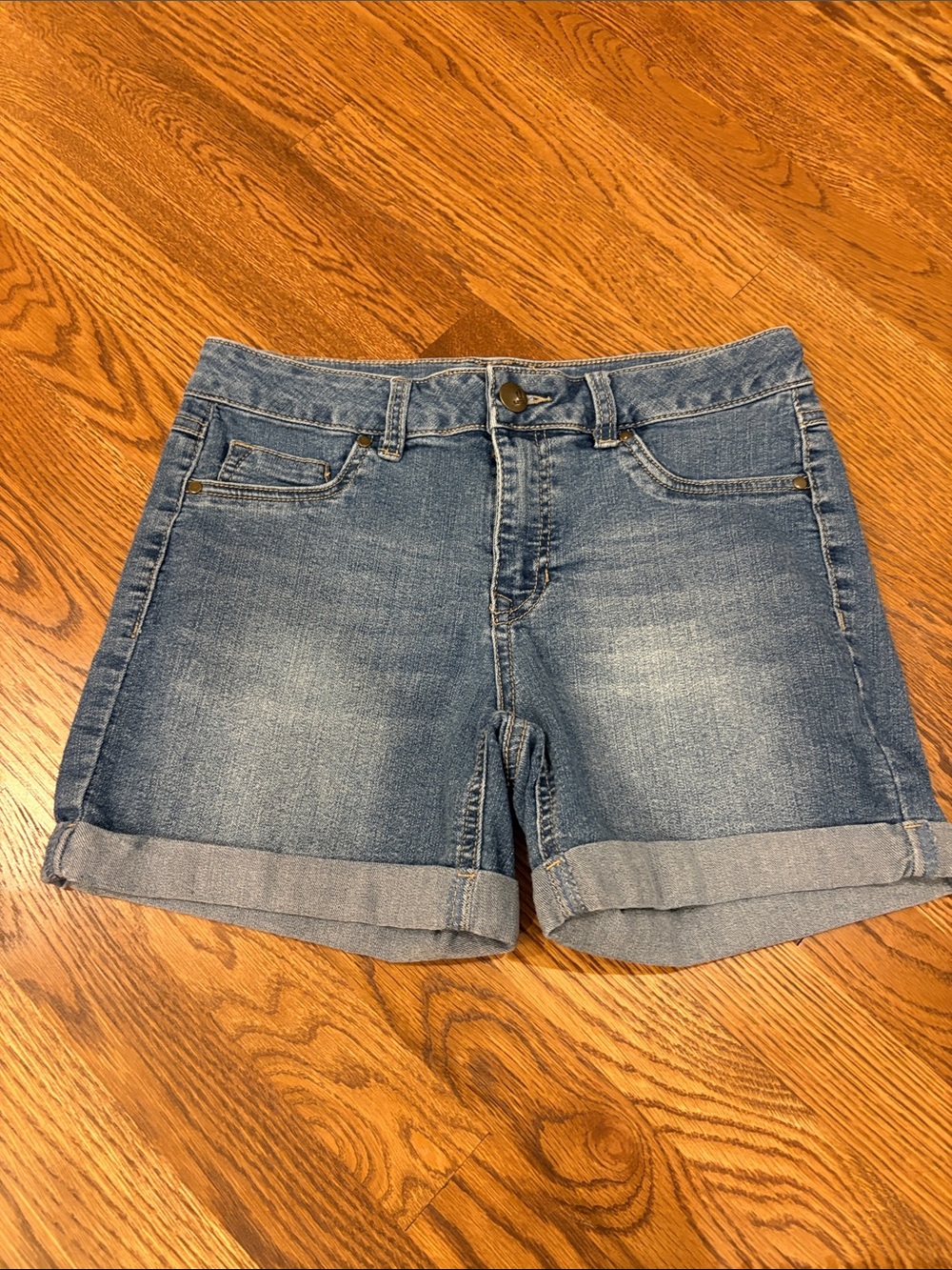 d. jeans Women's Rolled-Hem Denim Shorts - Blue